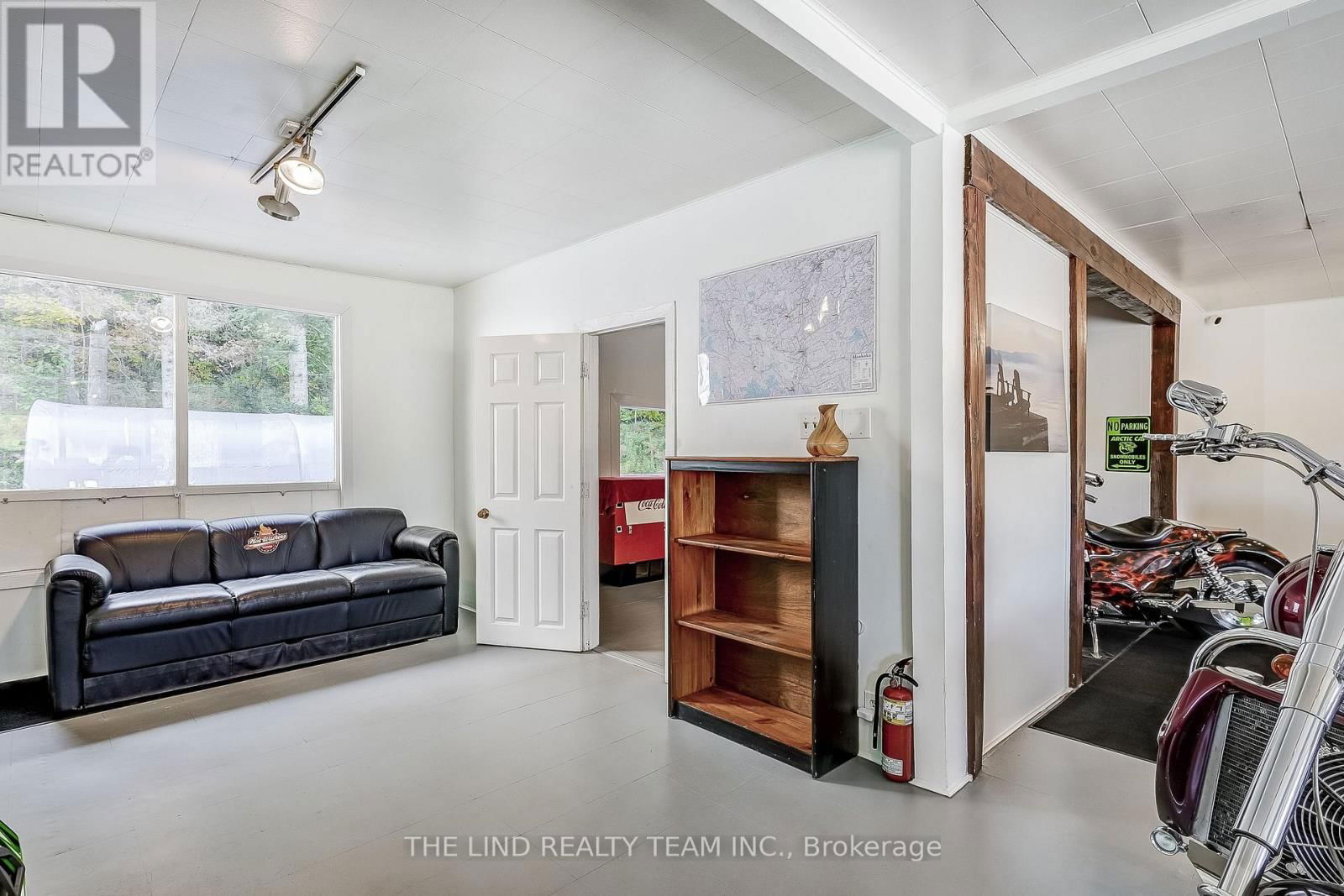 949 RAYMOND ROAD Image 25