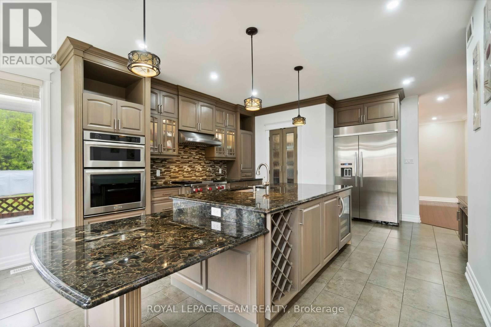 215 STEVENSON CRESCENT Image 12