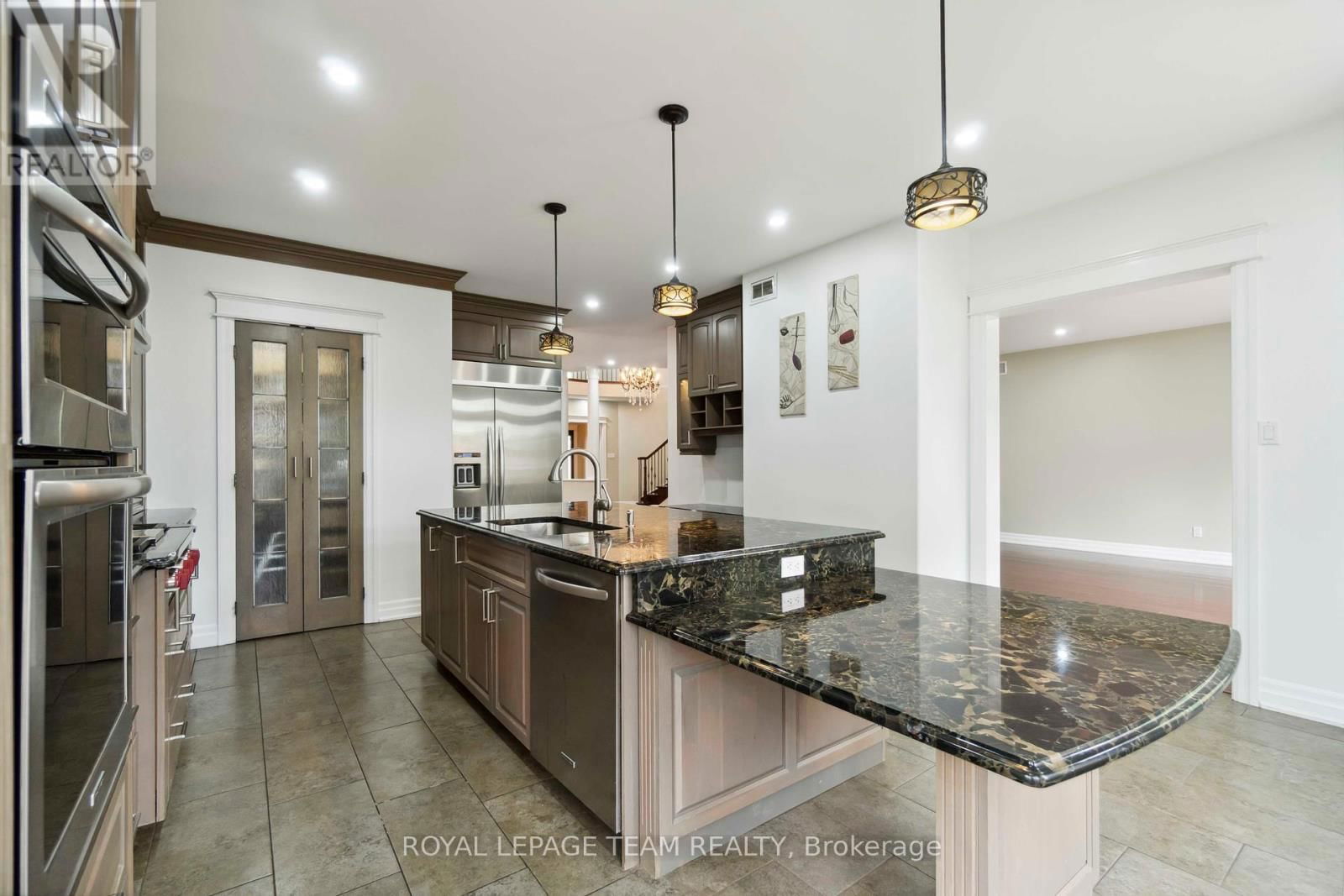 215 STEVENSON CRESCENT Image 13