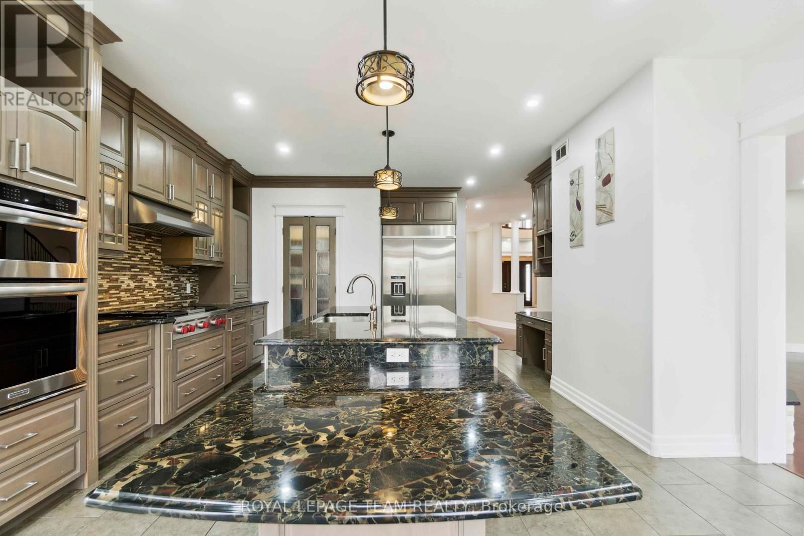 215 STEVENSON CRESCENT Image 14