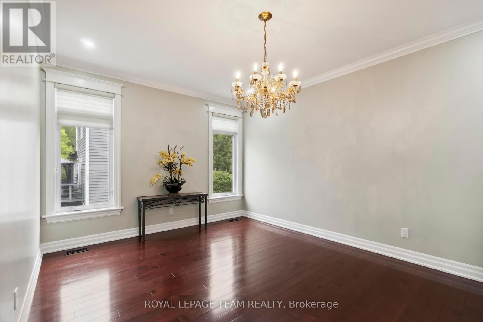 215 STEVENSON CRESCENT Image 15