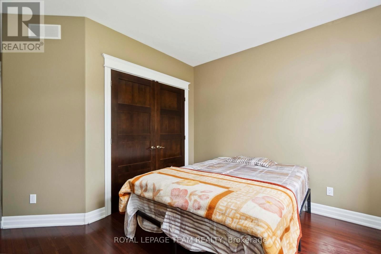 215 STEVENSON CRESCENT Image 18