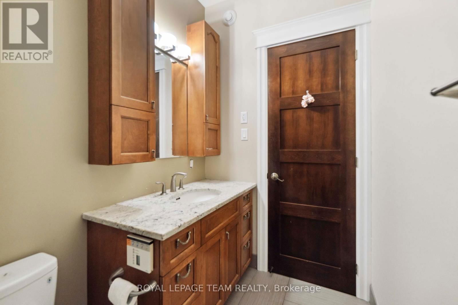 215 STEVENSON CRESCENT Image 20