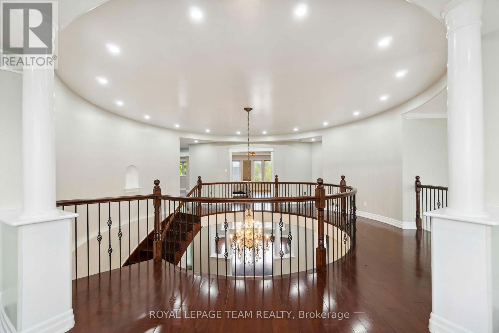 215 STEVENSON CRESCENT Image 23