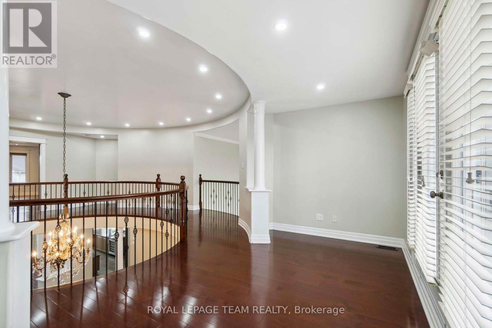 215 STEVENSON CRESCENT Image 25