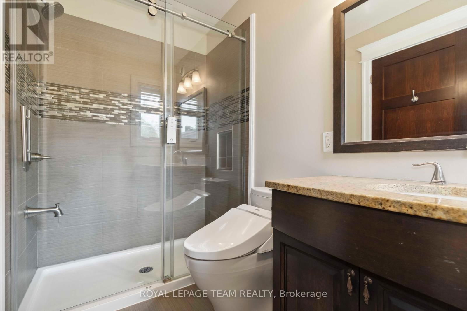 215 STEVENSON CRESCENT Image 35