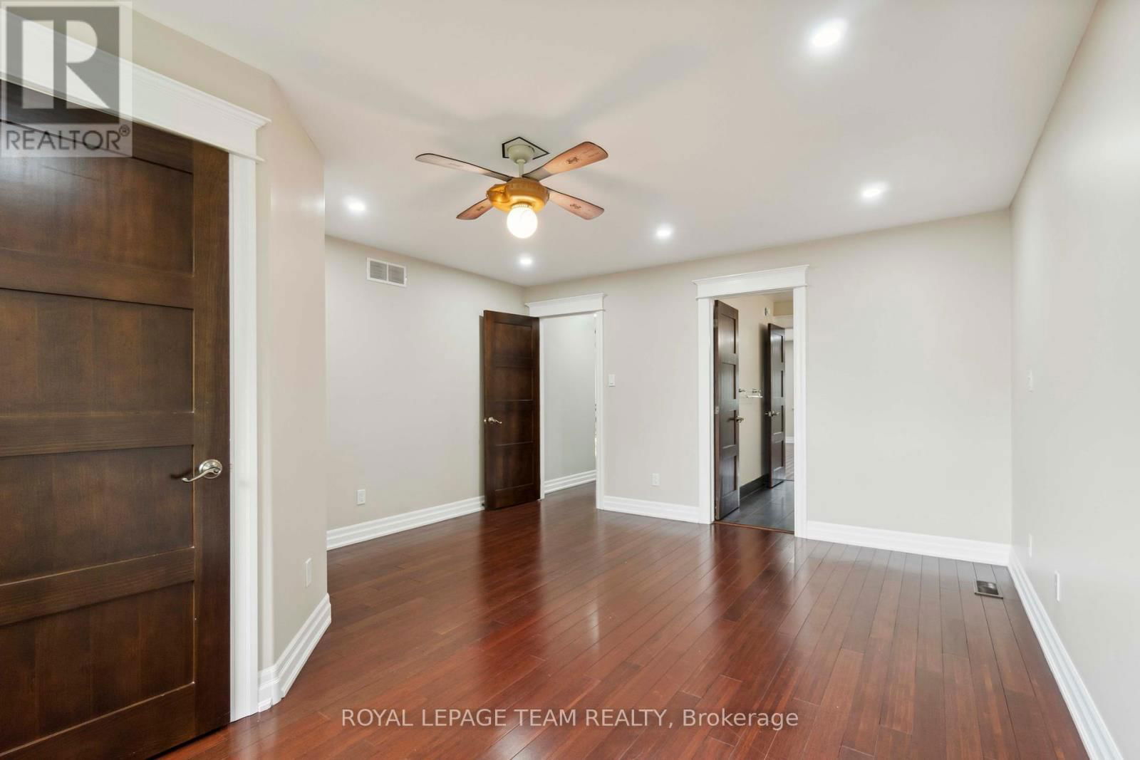 215 STEVENSON CRESCENT Image 38