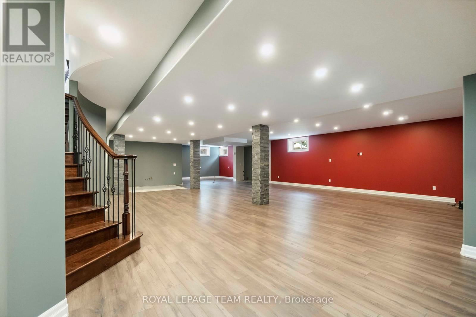 215 STEVENSON CRESCENT Image 42
