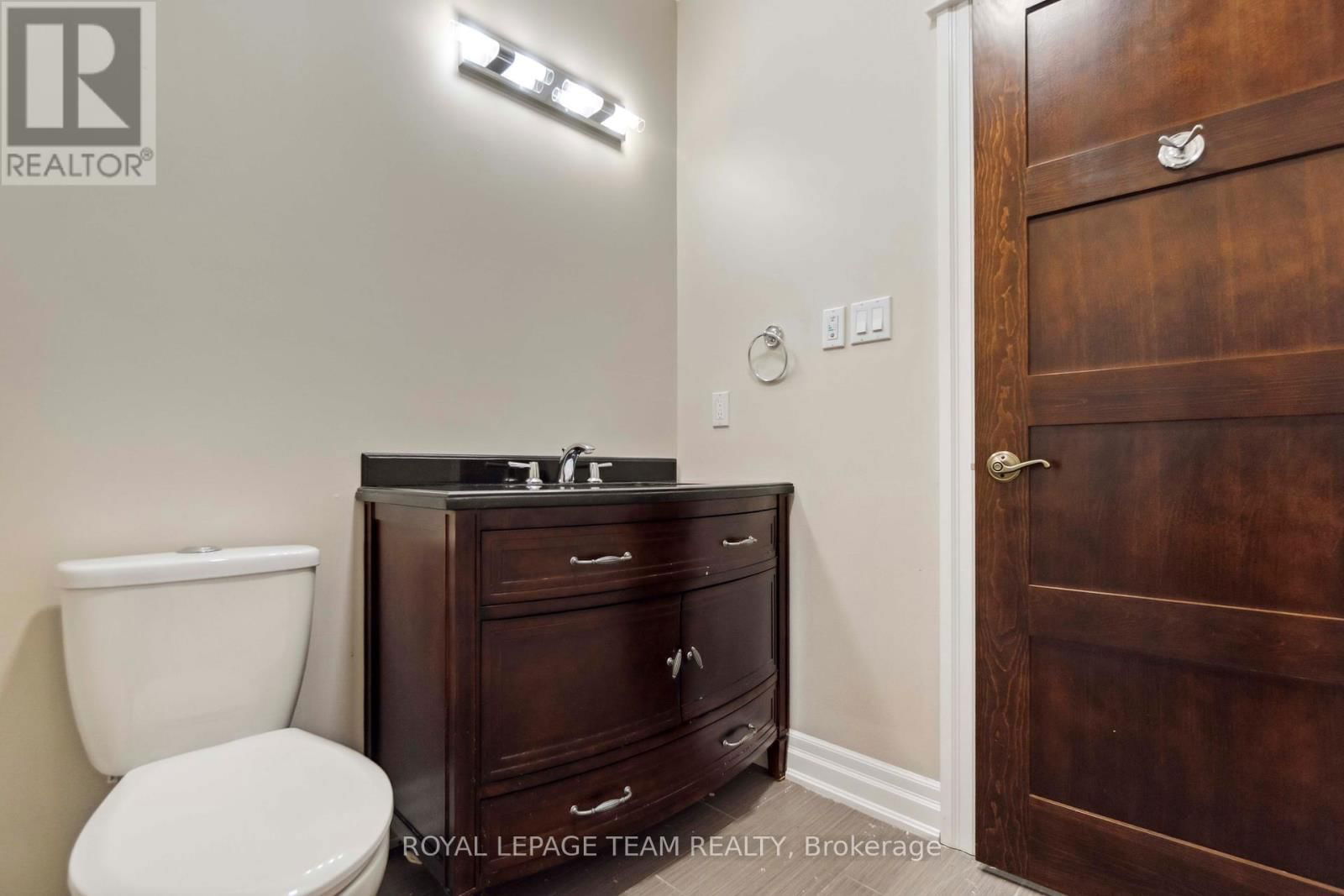 215 STEVENSON CRESCENT Image 45