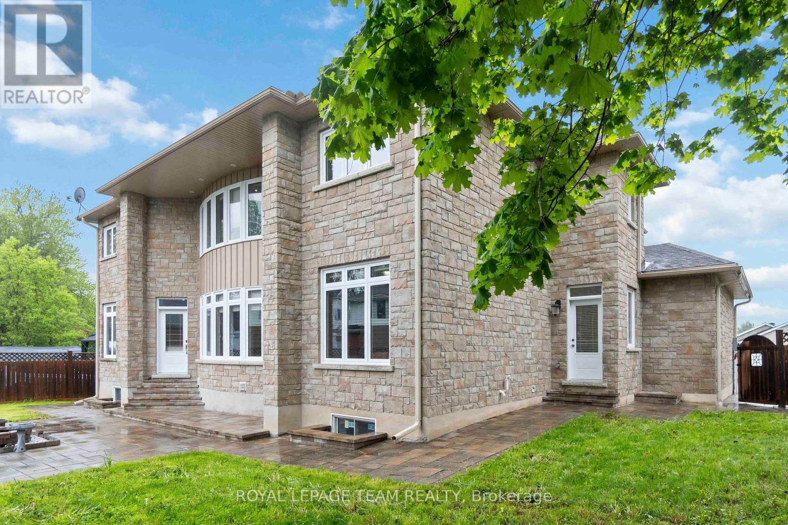 215 STEVENSON CRESCENT Image 46