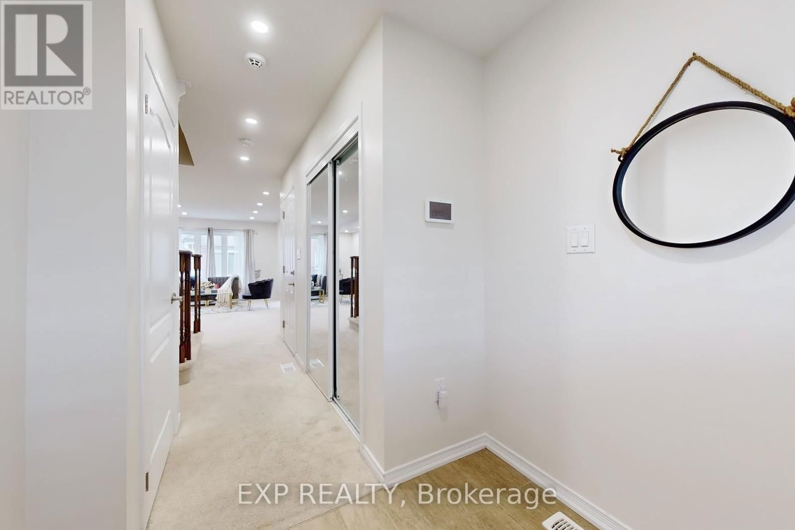 9 ESTHER CRESCENT Image 18