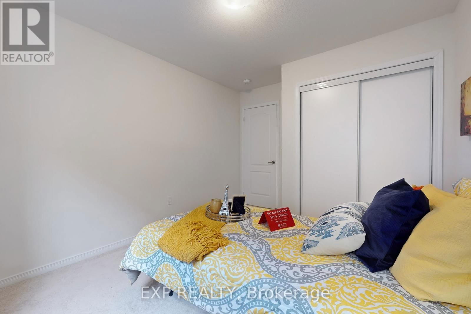 9 ESTHER CRESCENT Image 30
