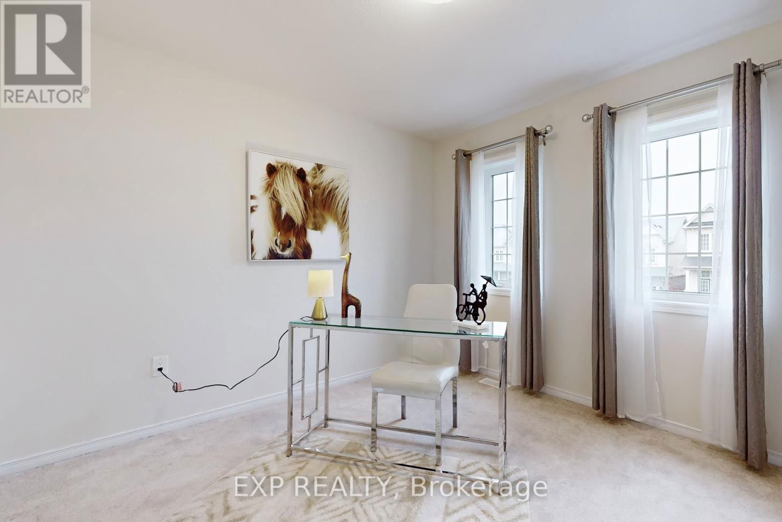 9 ESTHER CRESCENT Image 31