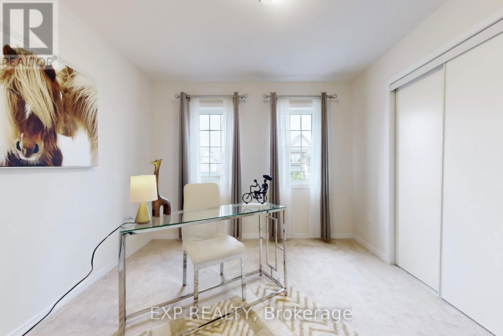 9 ESTHER CRESCENT Image 32
