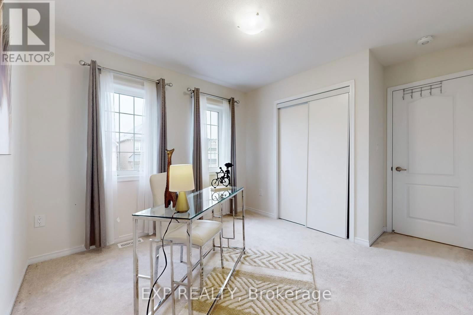 9 ESTHER CRESCENT Image 33