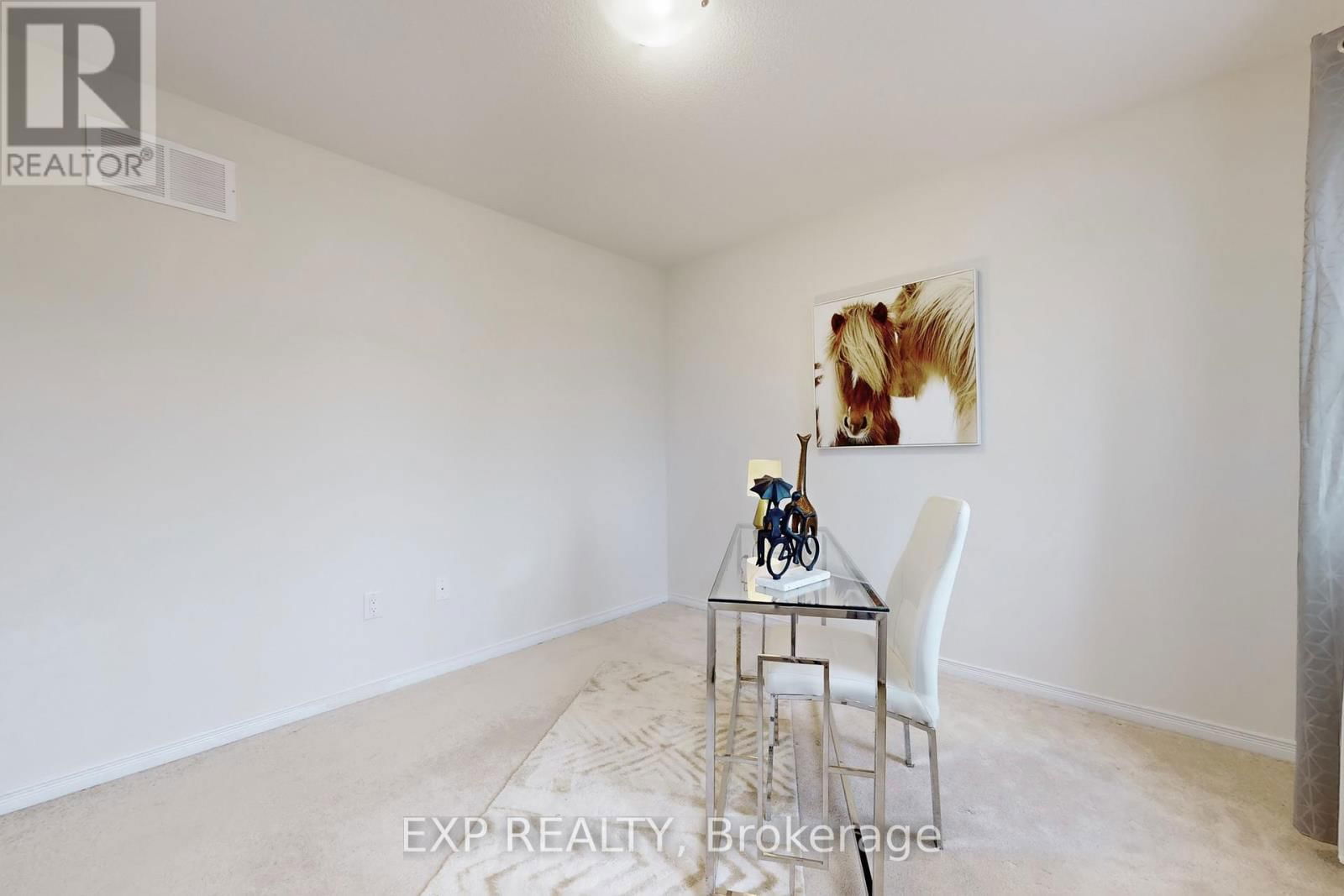 9 ESTHER CRESCENT Image 34