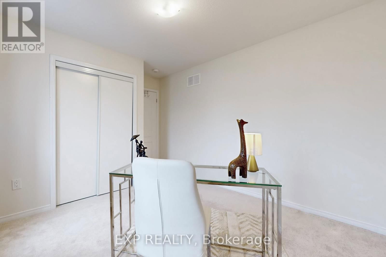 9 ESTHER CRESCENT Image 35
