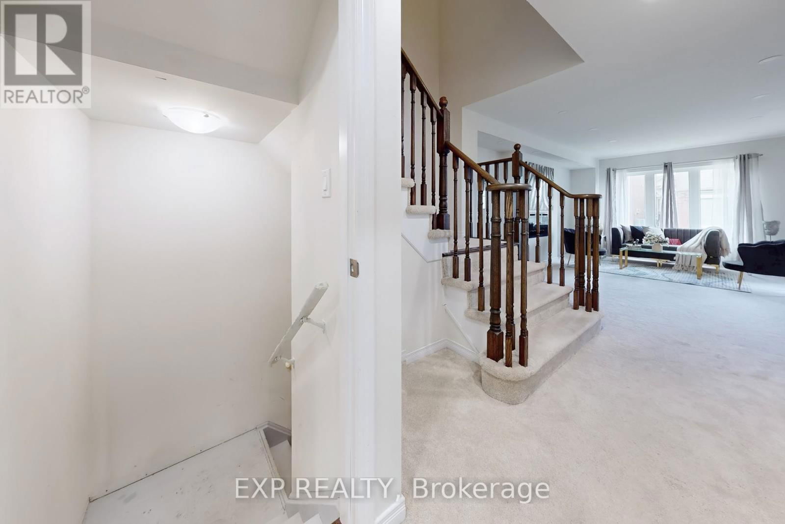 9 ESTHER CRESCENT Image 39