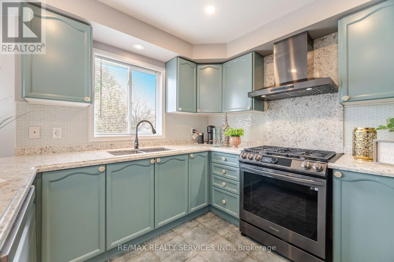 23 FENWICK PLACE Image 15