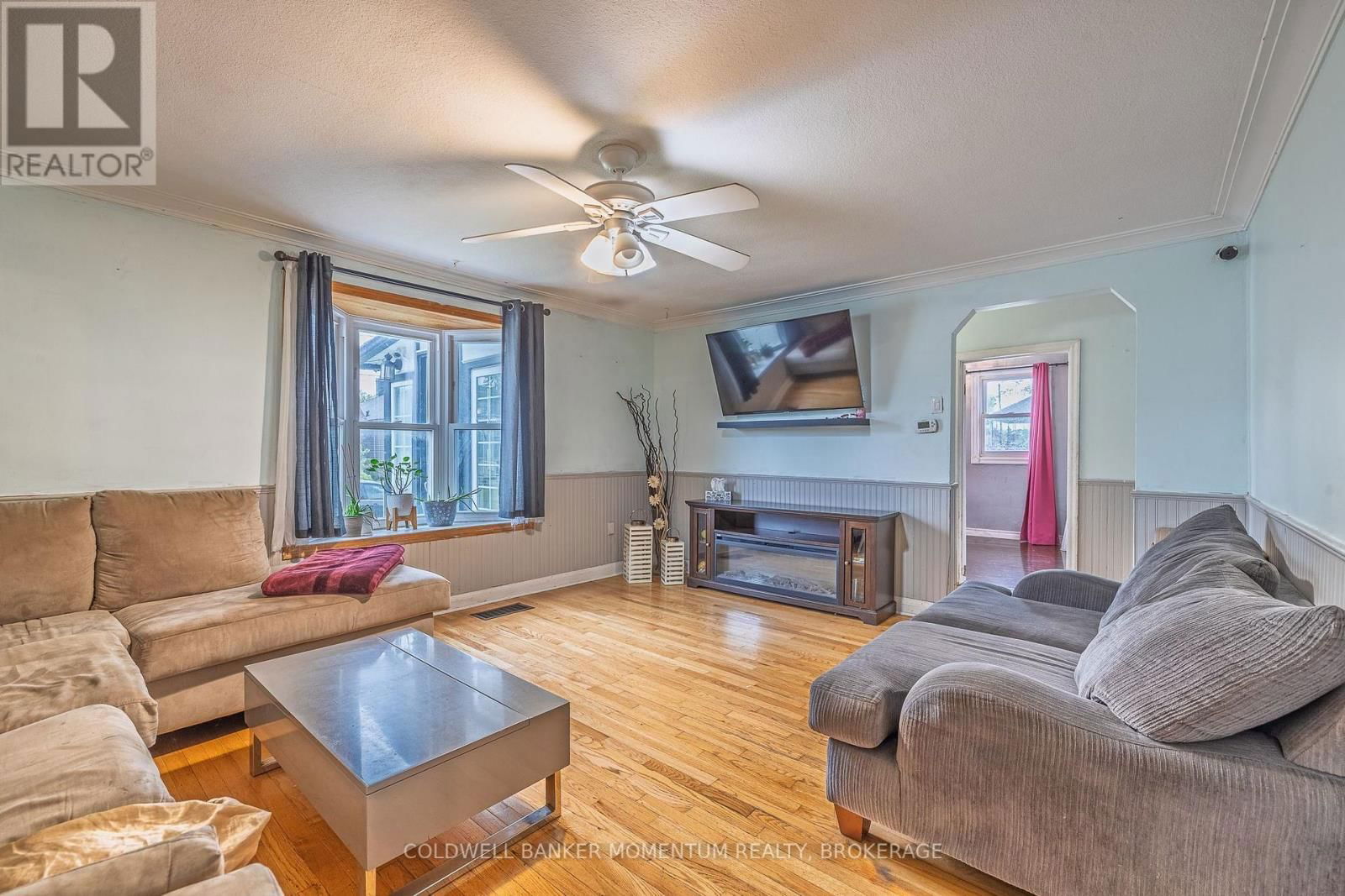 61 QUEEN STREET SOUTH Image 11