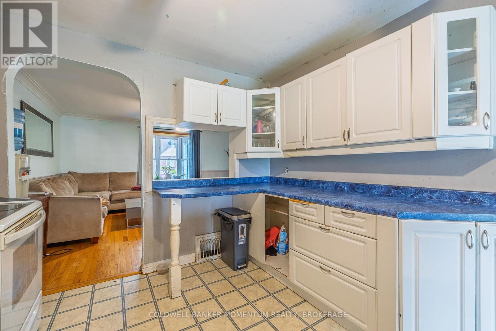 61 QUEEN STREET SOUTH Image 13