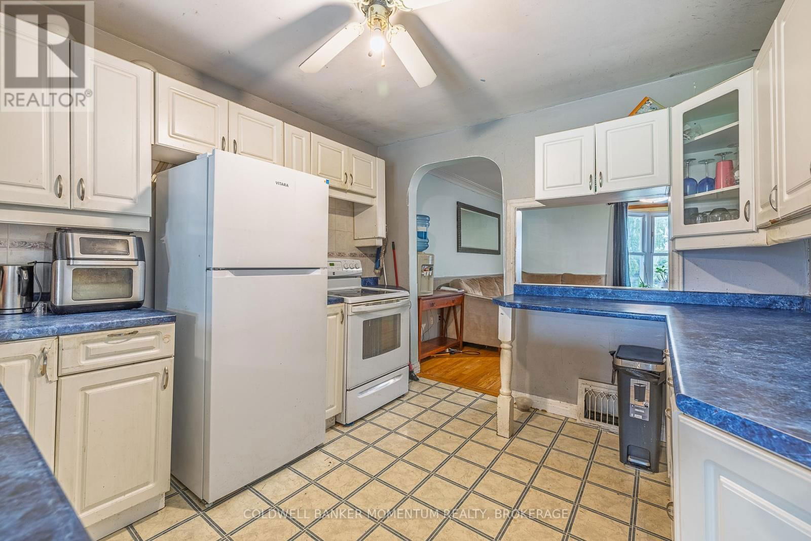 61 QUEEN STREET SOUTH Image 15