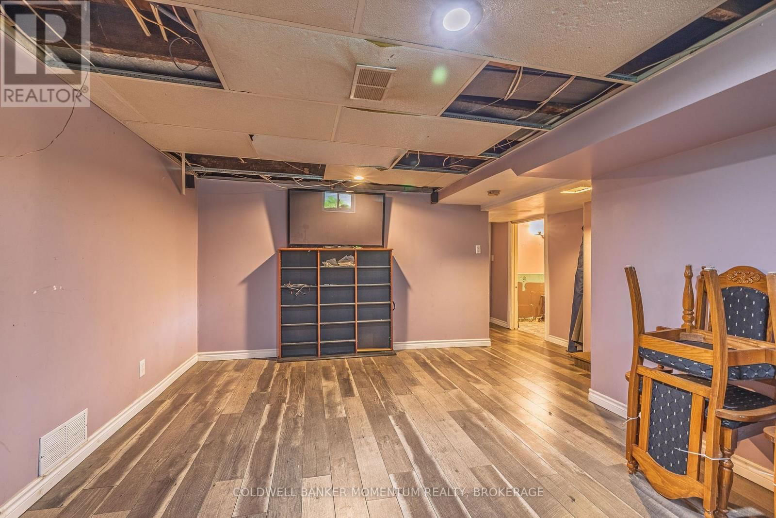61 QUEEN STREET SOUTH Image 26