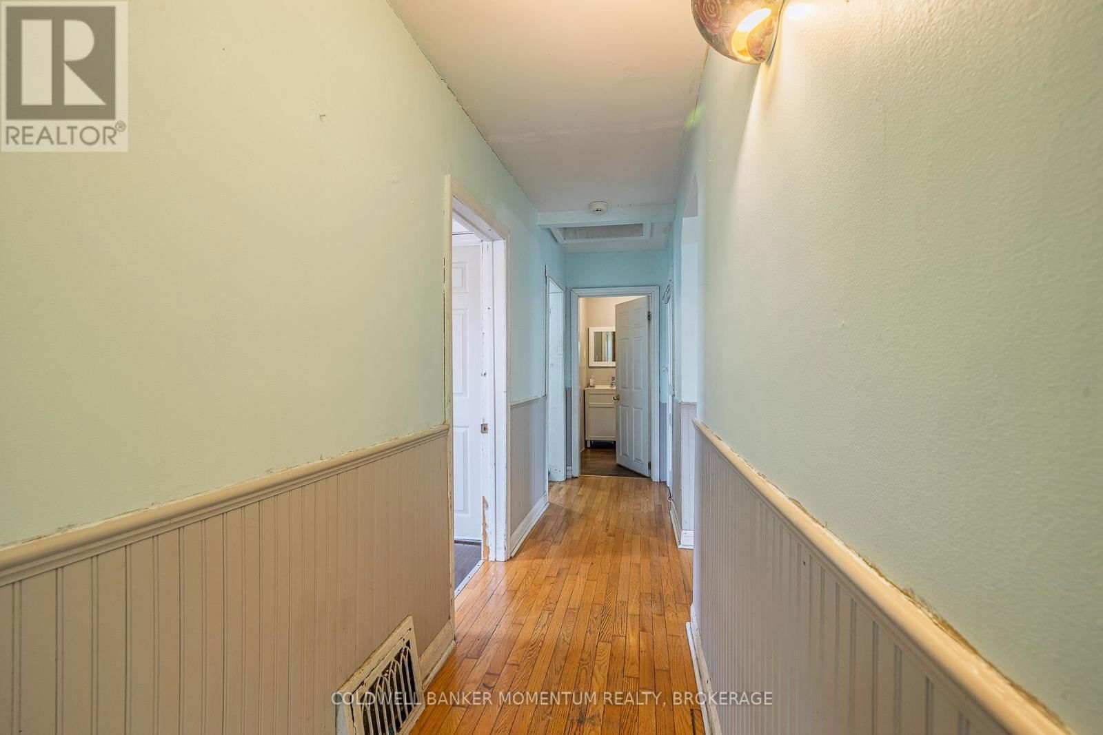 61 QUEEN STREET SOUTH Image 7