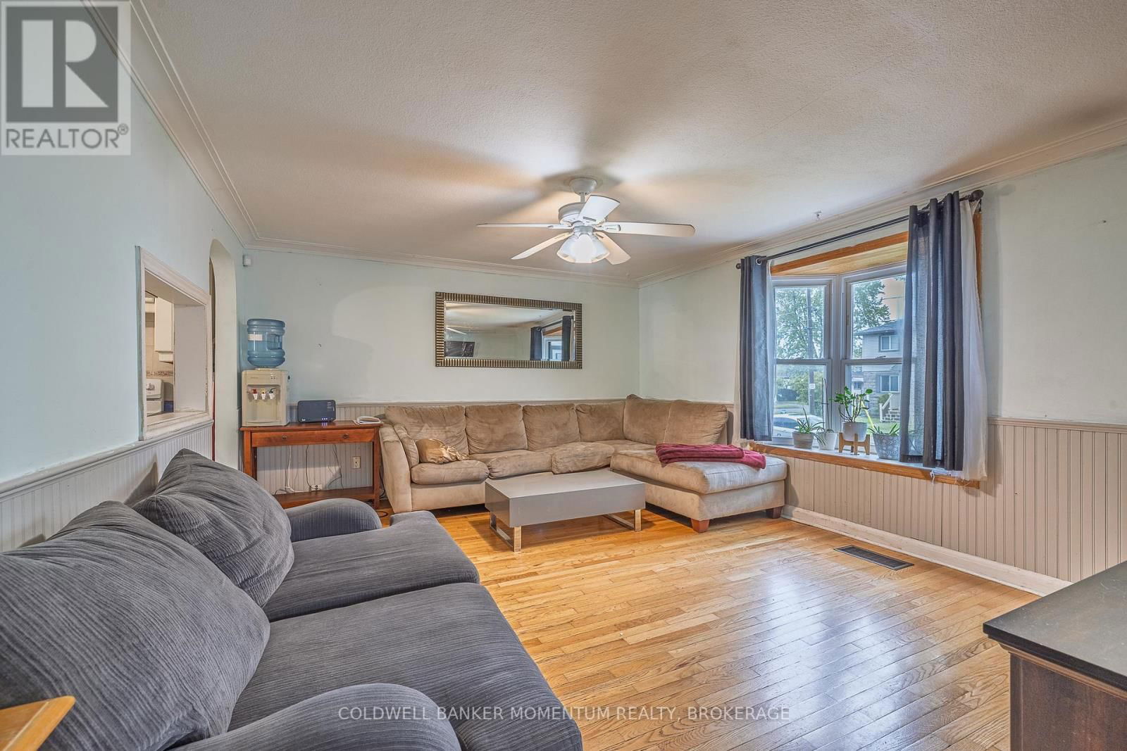 61 QUEEN STREET SOUTH Image 9