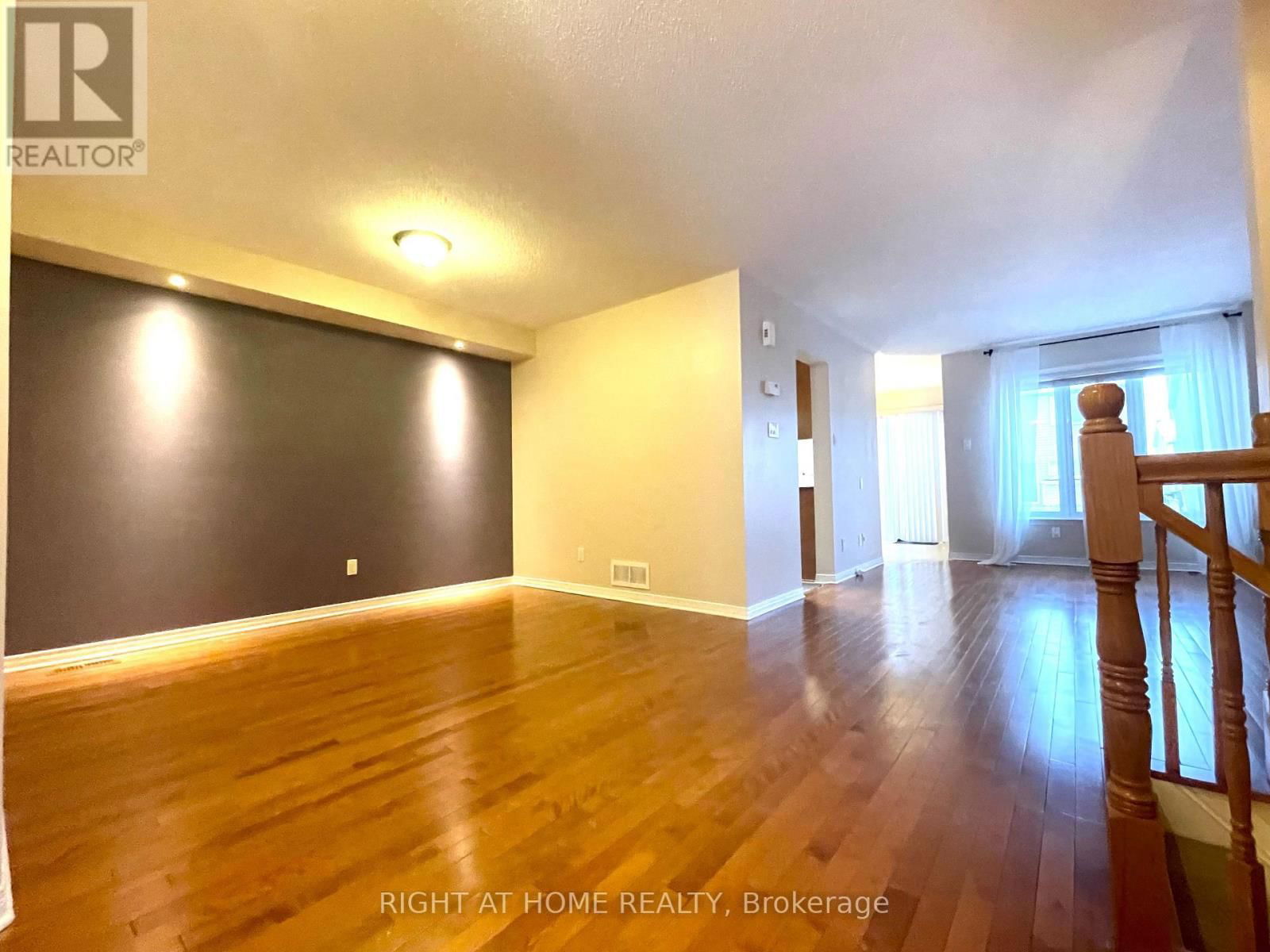 194 DEERCROFT AVENUE Image 4