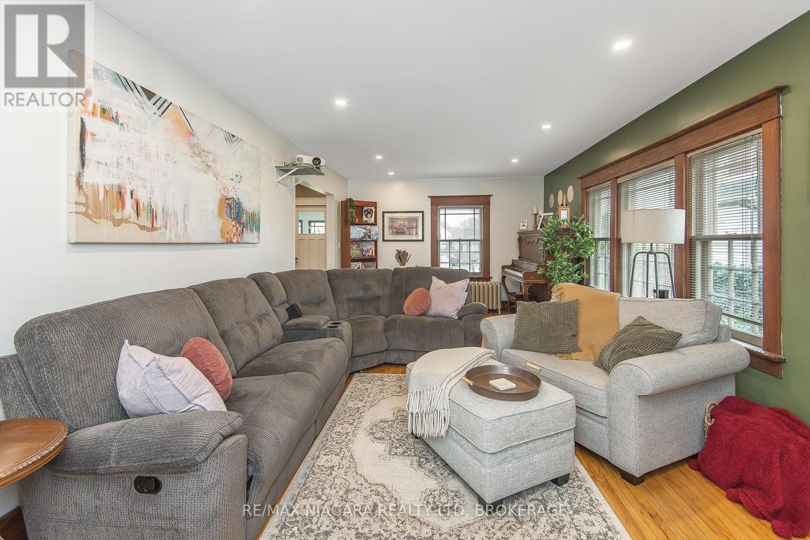 257 SUGARLOAF STREET Image 20