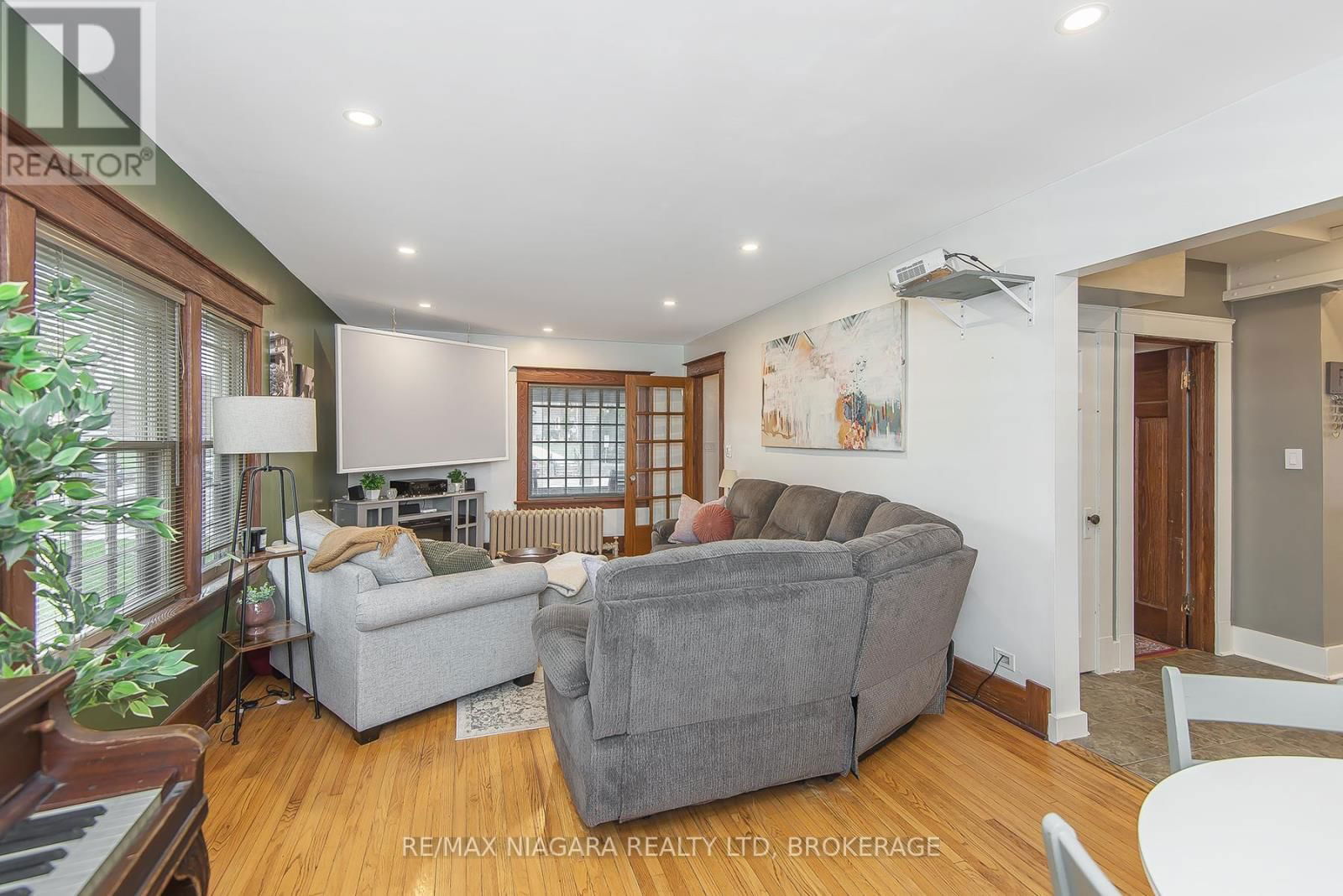257 SUGARLOAF STREET Image 21
