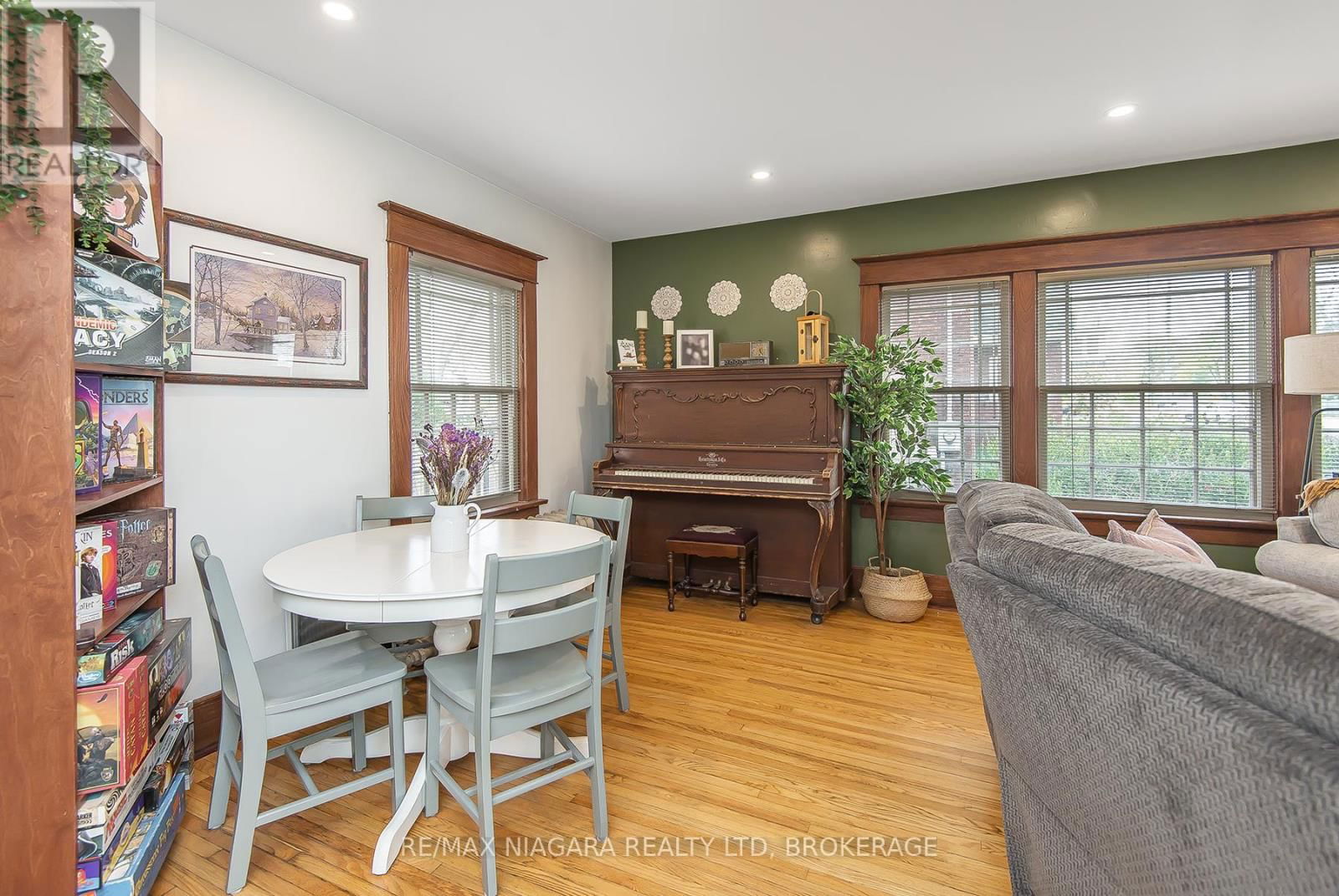 257 SUGARLOAF STREET Image 22