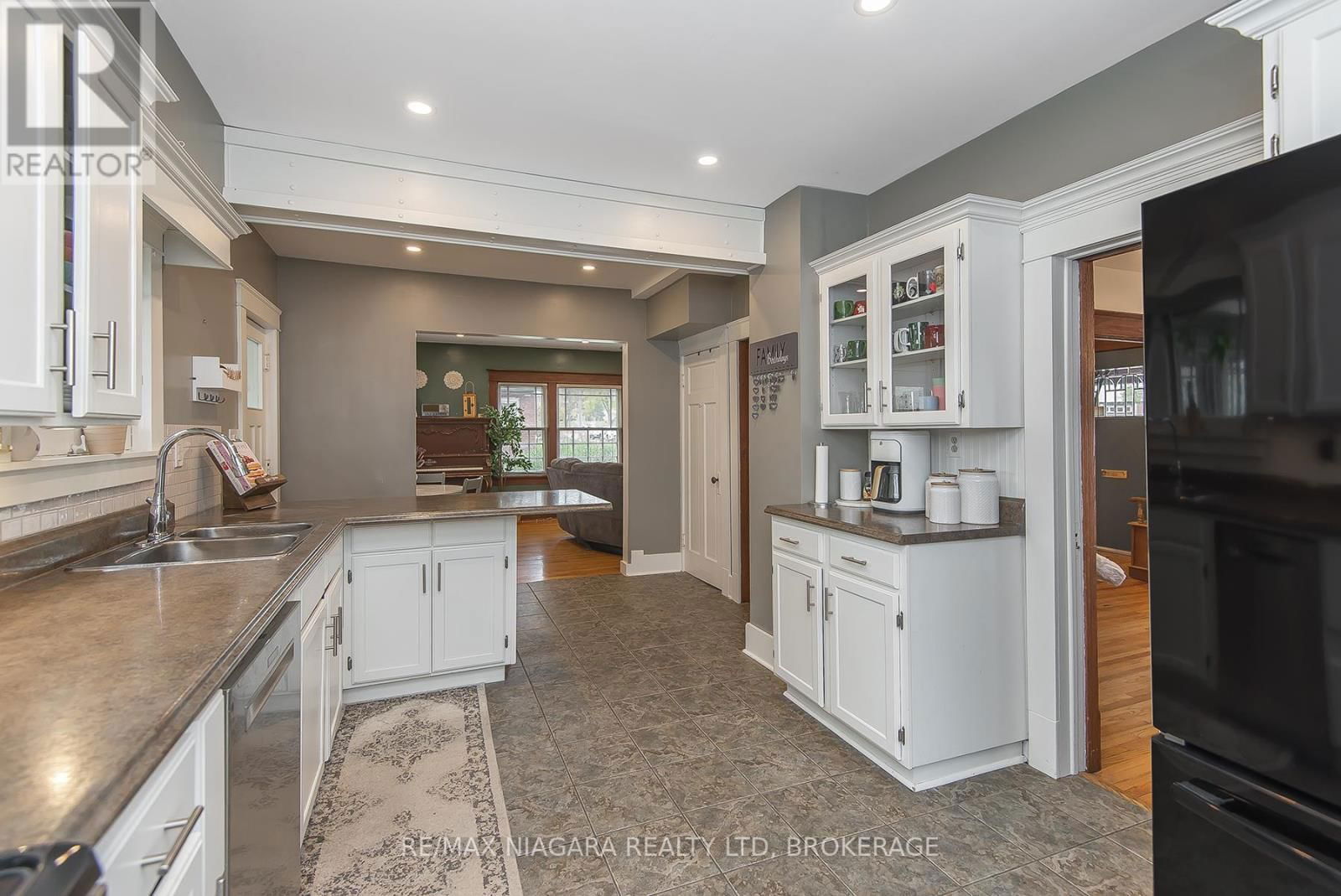 257 SUGARLOAF STREET Image 27