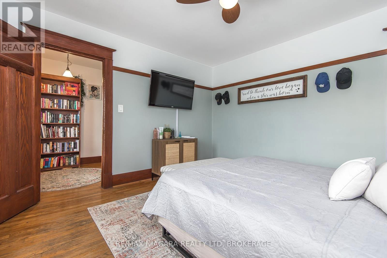 257 SUGARLOAF STREET Image 32