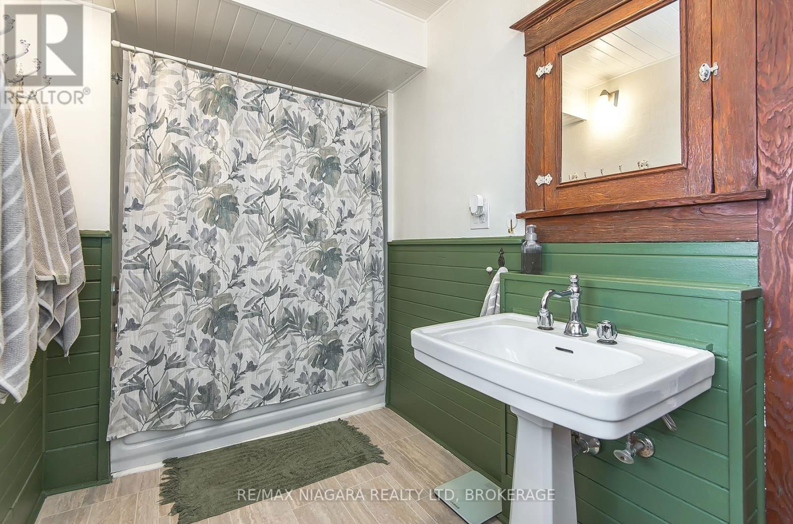 257 SUGARLOAF STREET Image 40