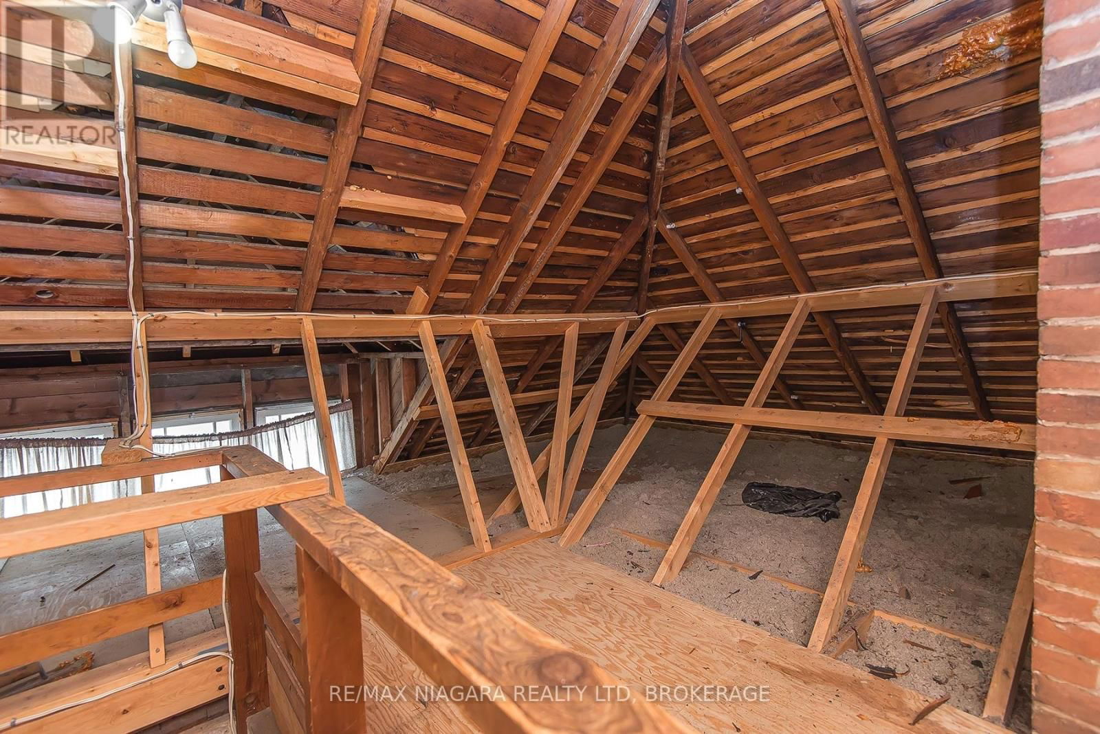 257 SUGARLOAF STREET Image 47