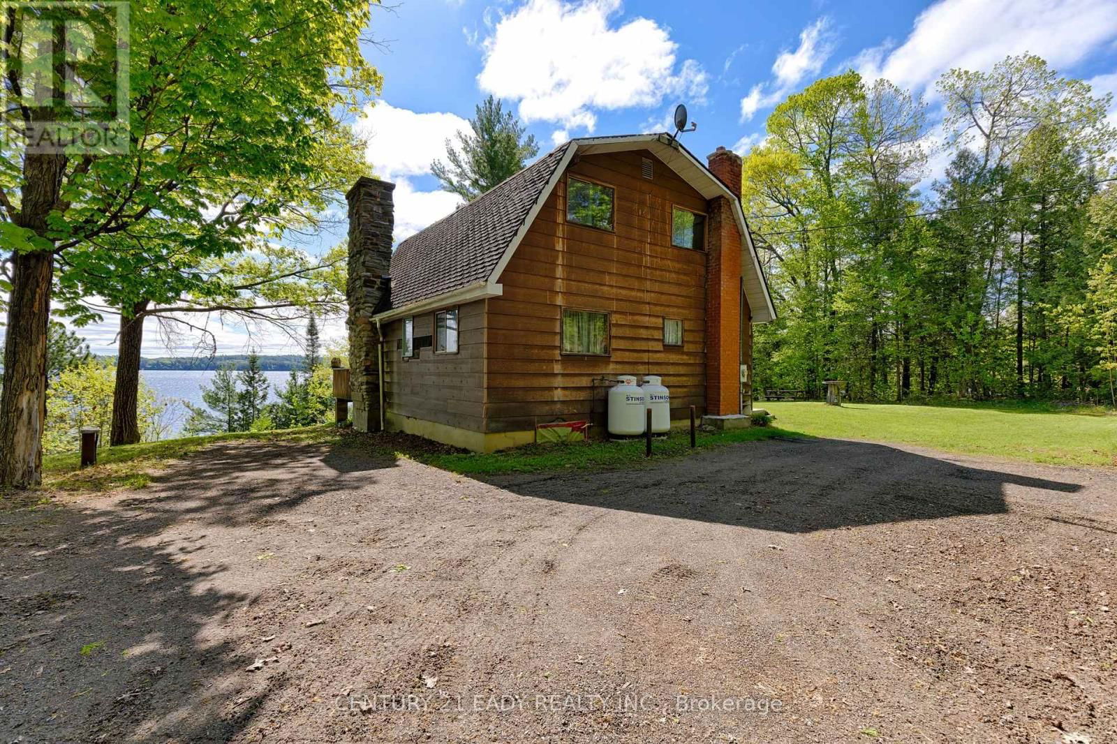 1044 BEACHS LANE Image 16