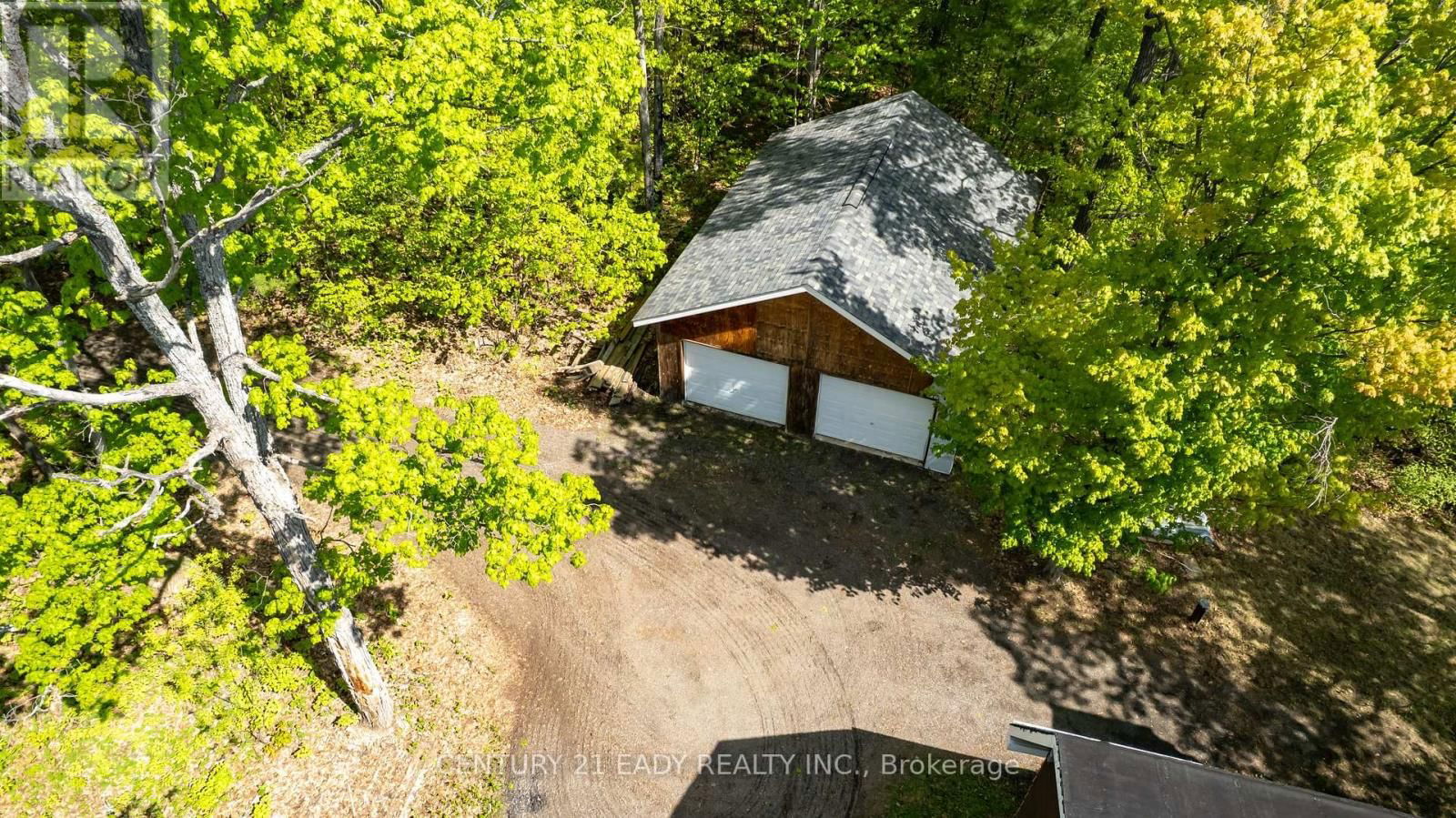 1044 BEACHS LANE Image 18