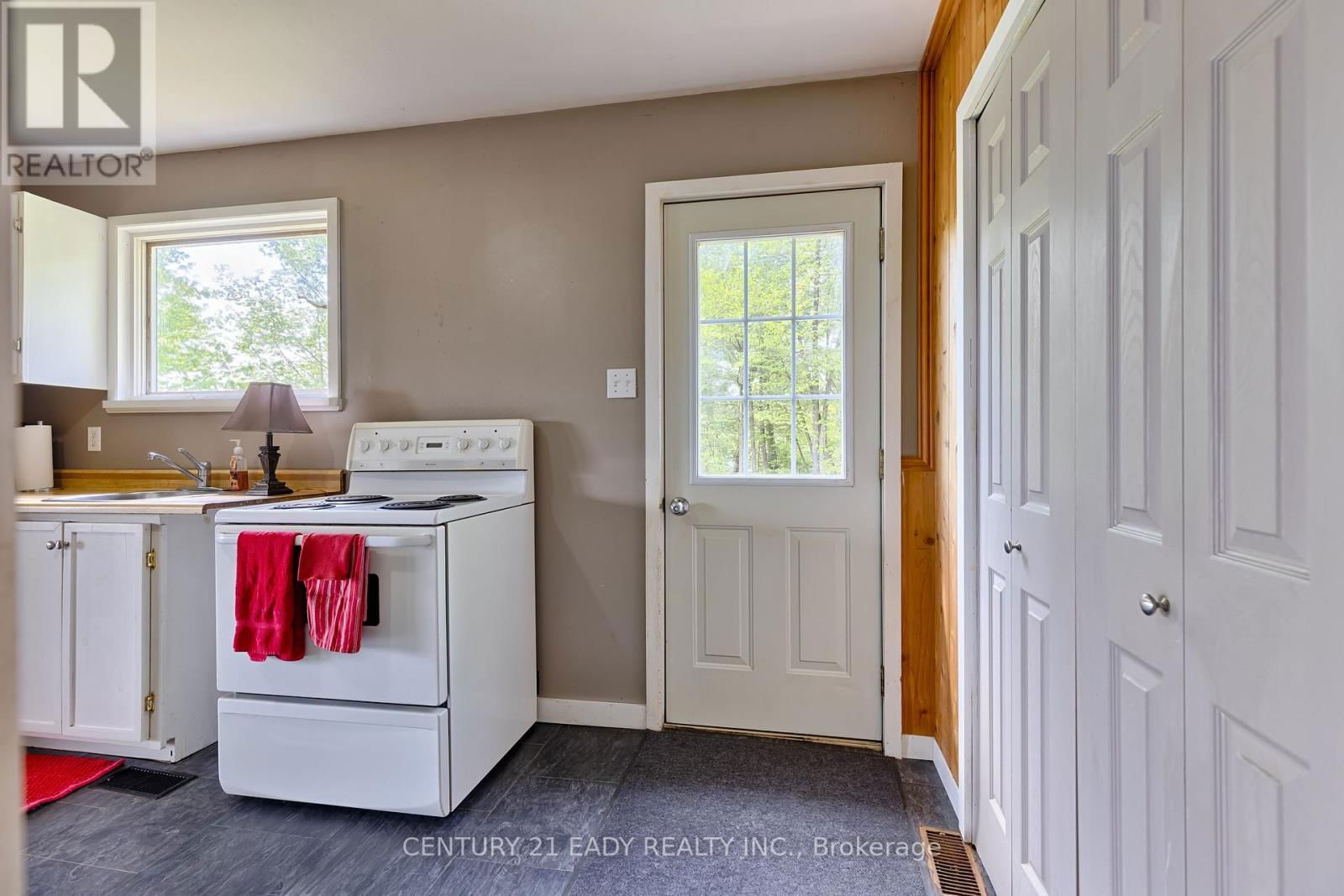 1044 BEACHS LANE Image 25
