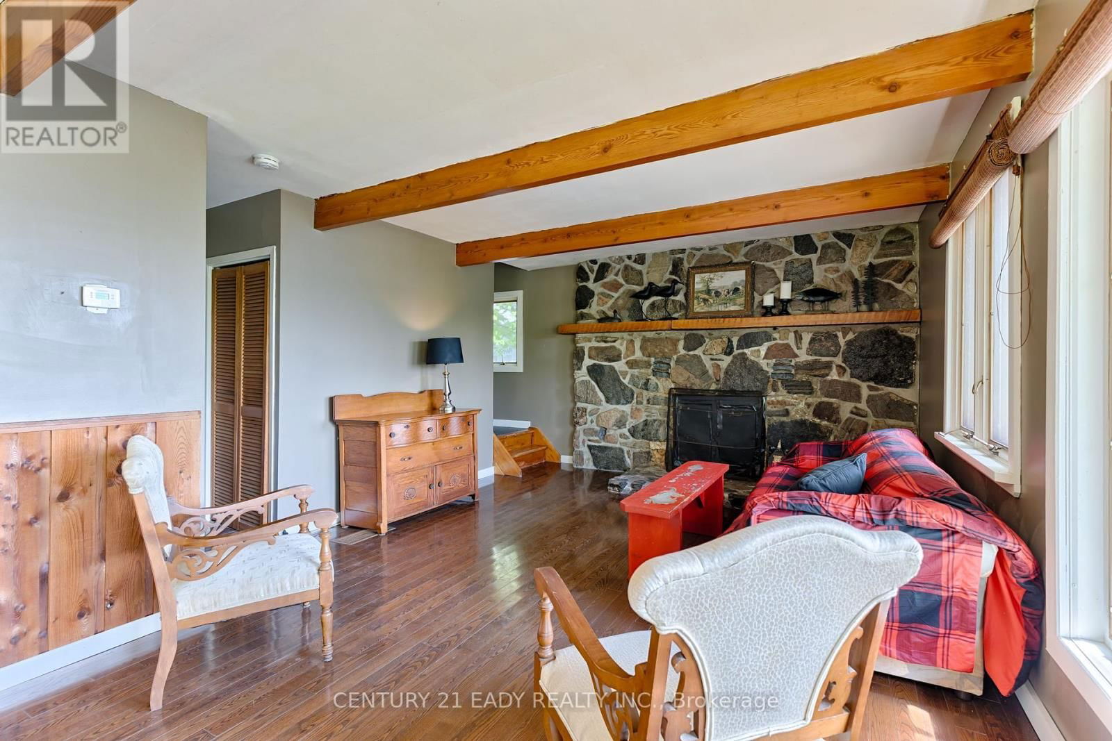 1044 BEACHS LANE Image 37