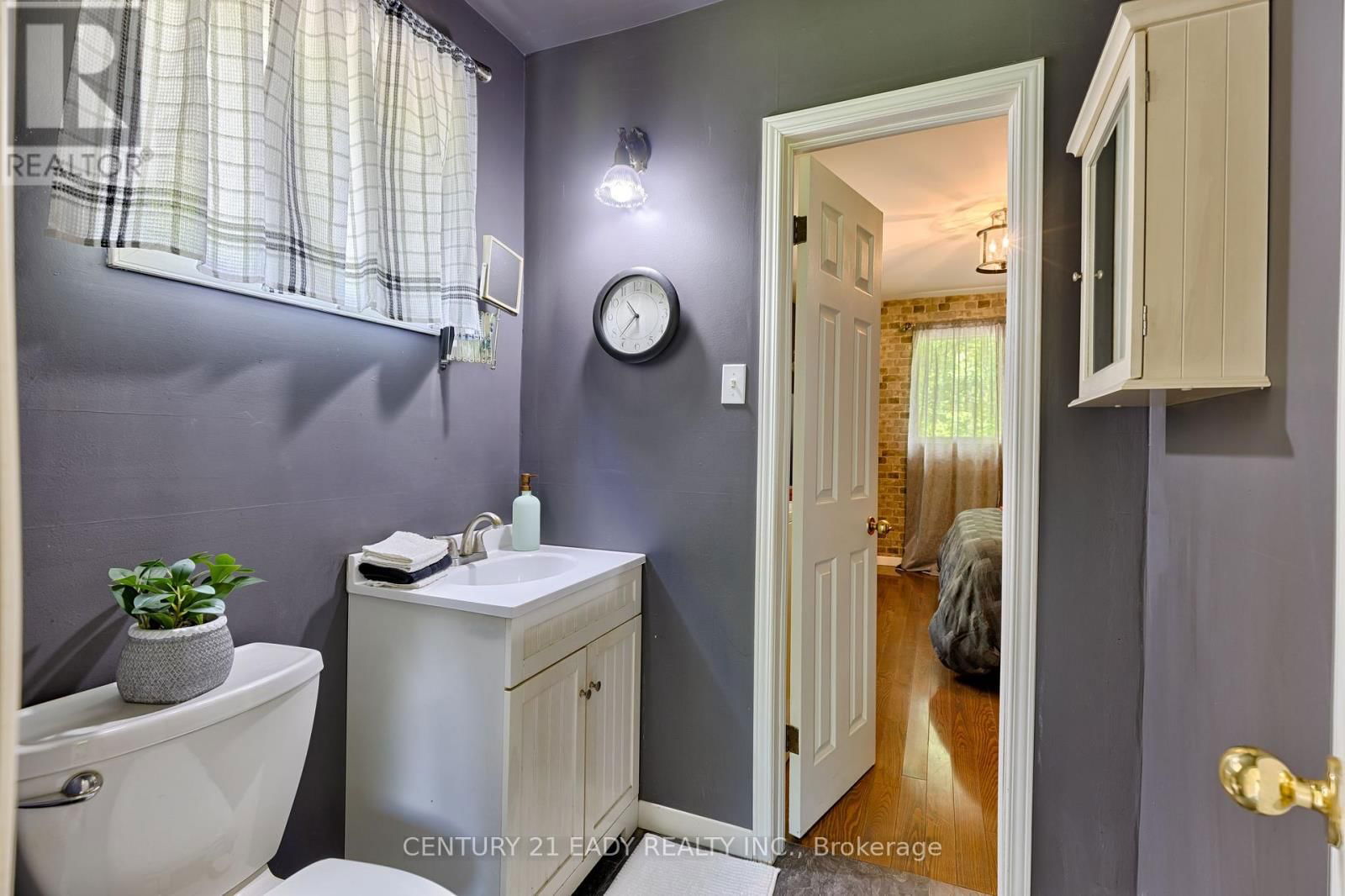 1044 BEACHS LANE Image 38