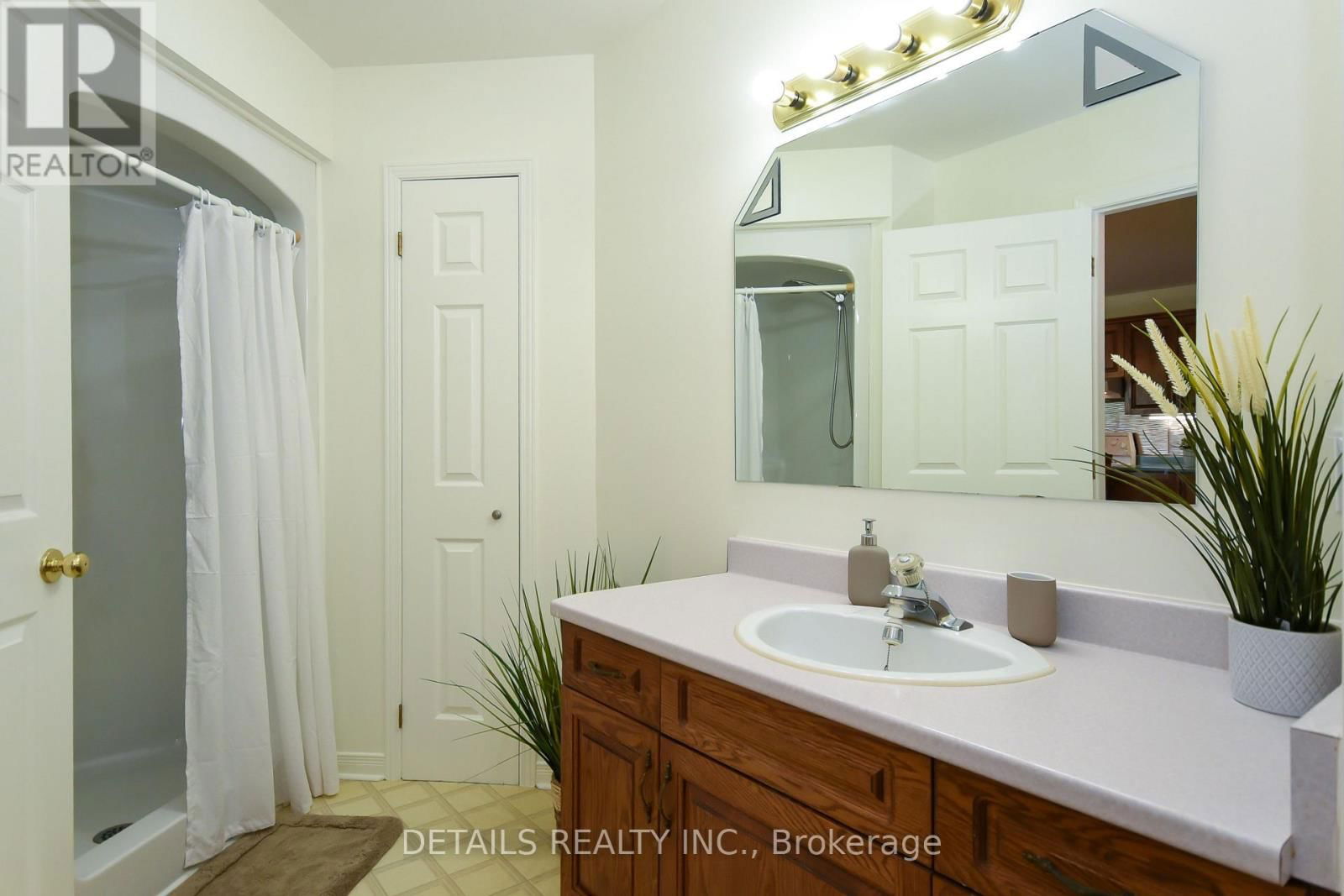 887 MACPHERSON ROAD Image 10