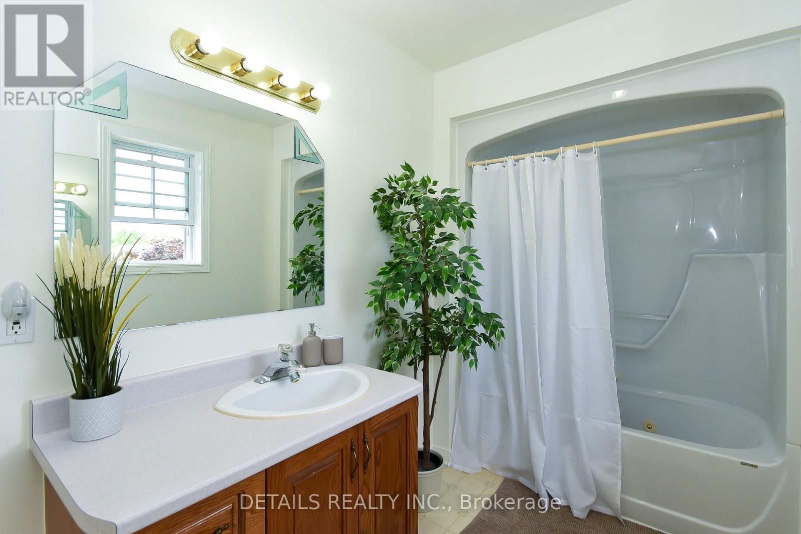 887 MACPHERSON ROAD Image 13