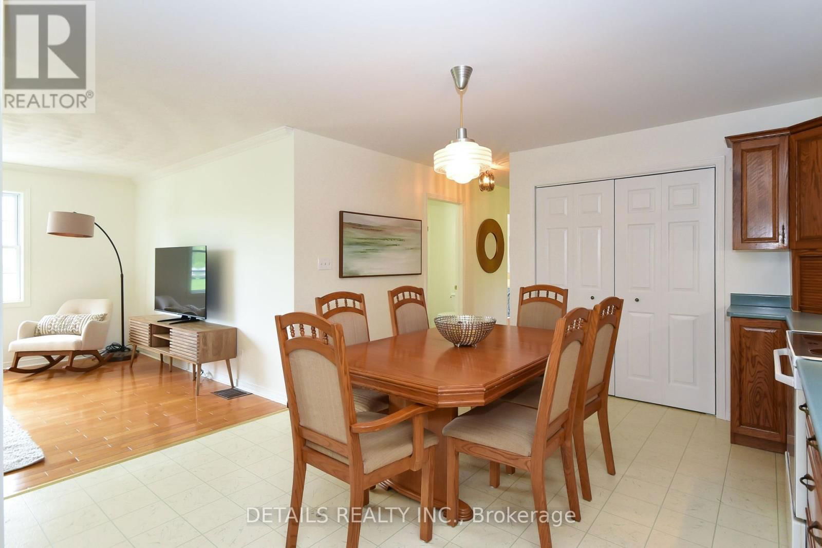 887 MACPHERSON ROAD Image 18