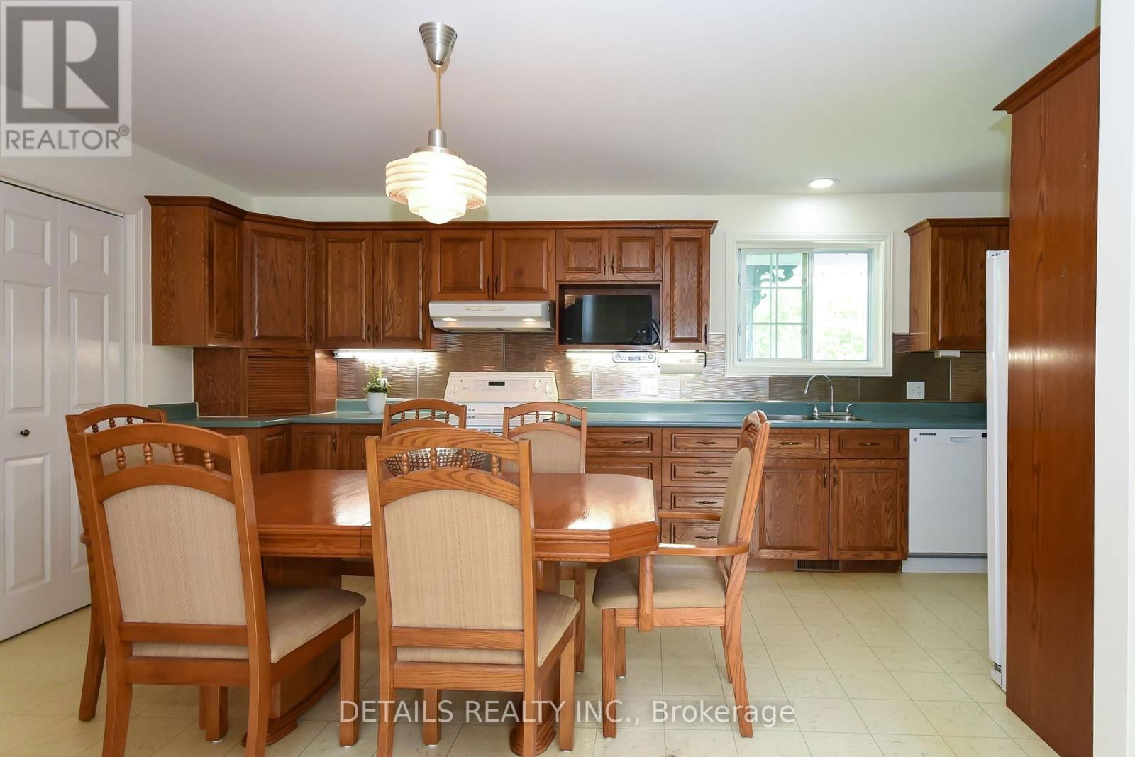 887 MACPHERSON ROAD Image 21