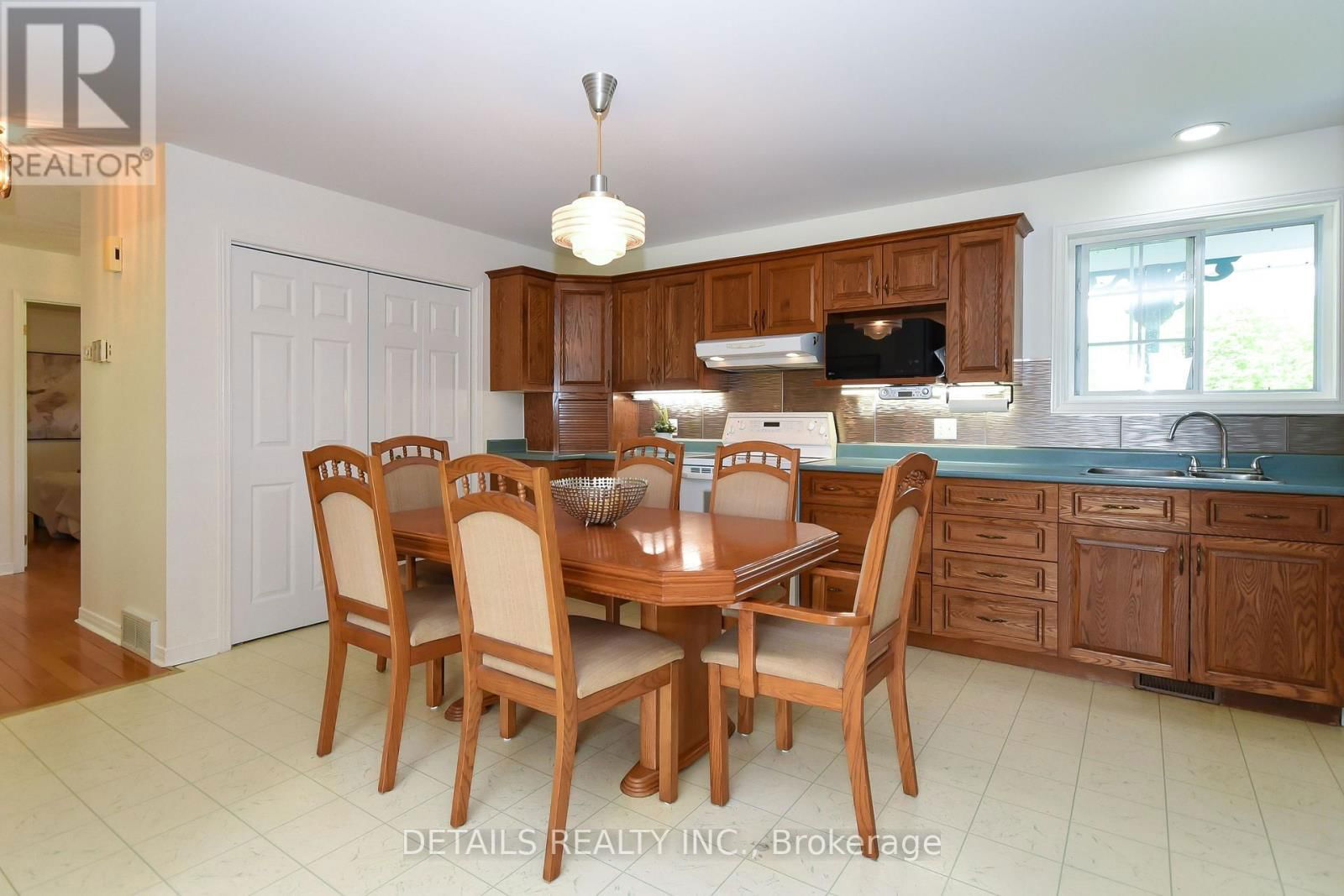 887 MACPHERSON ROAD Image 22