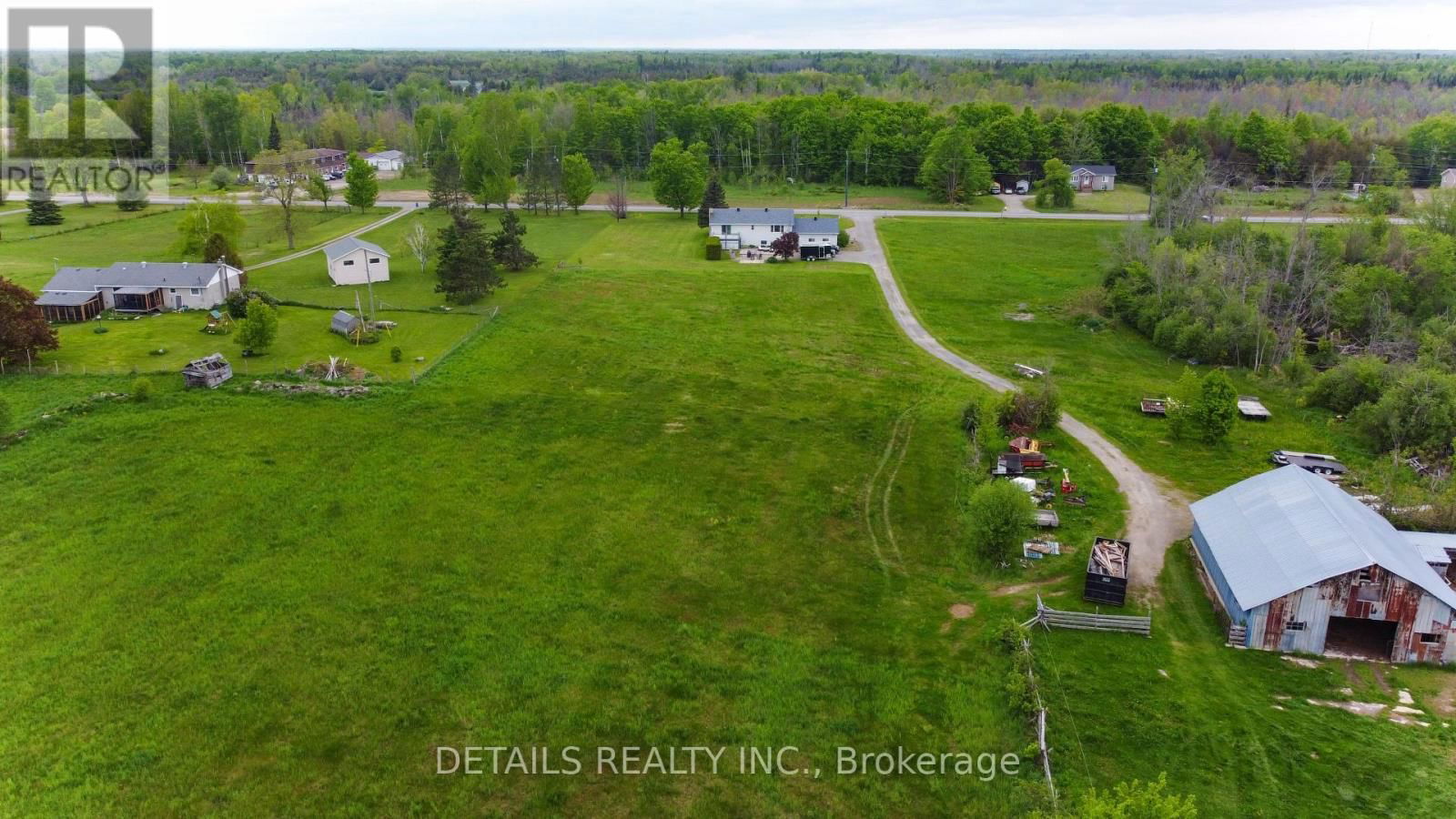 887 MACPHERSON ROAD Image 36