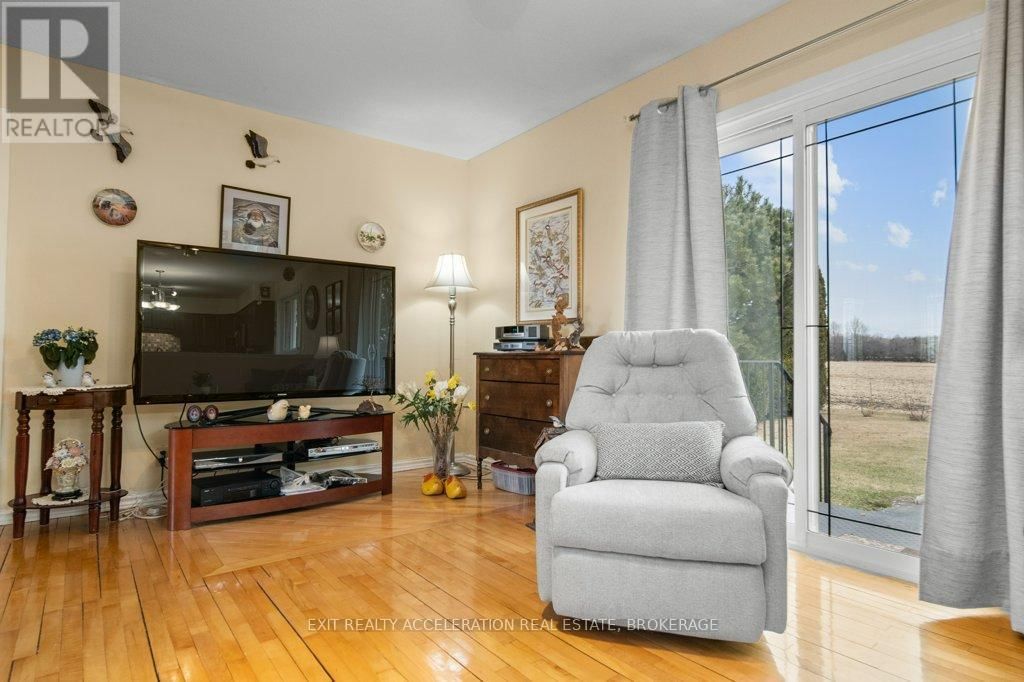 371 COUNTY RD 8 Image 12