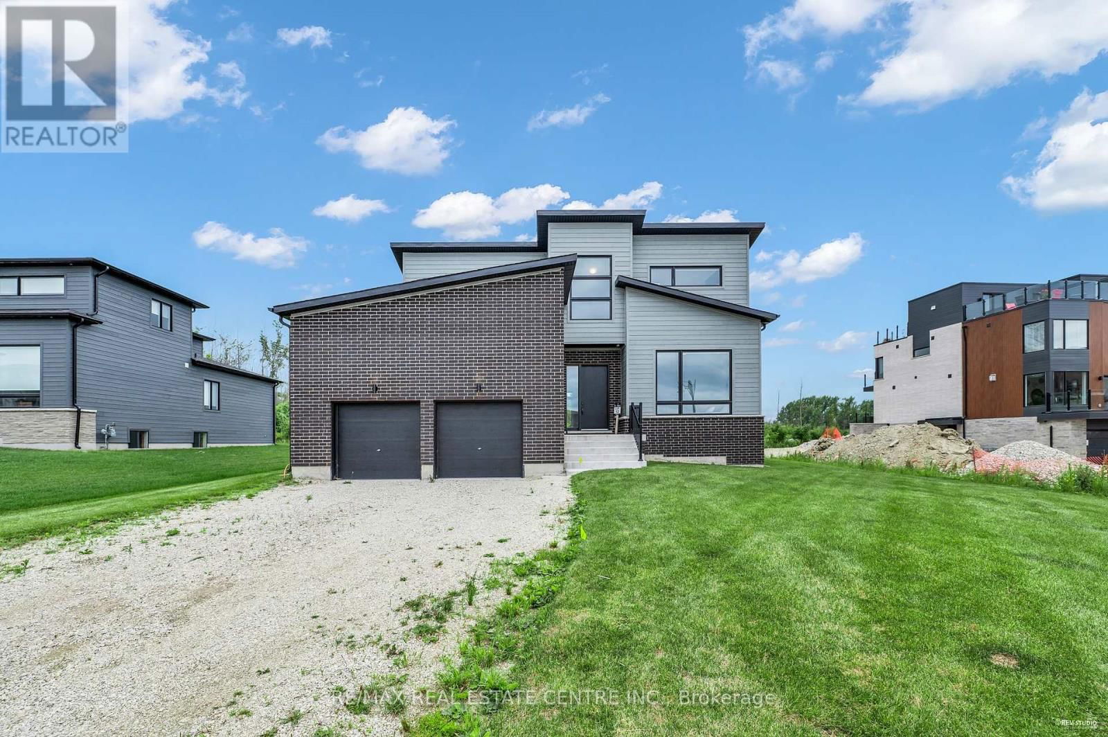 119 SLADDEN COURT Image 1